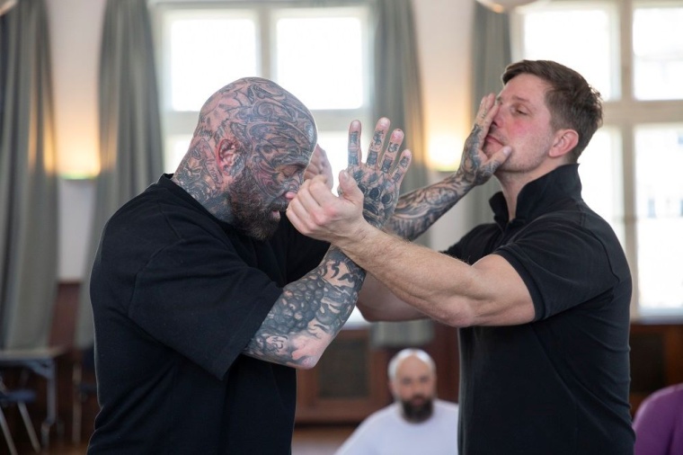 Die Deeskalationstrainings empfinden die Mitarbeitenden als sehr wirksam und...