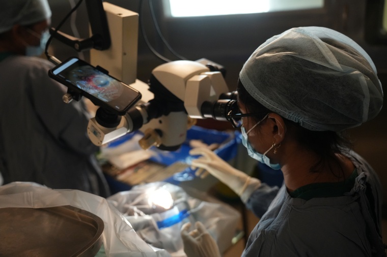 Bessere Graue Star-OPs durch KI-Video-Analyse