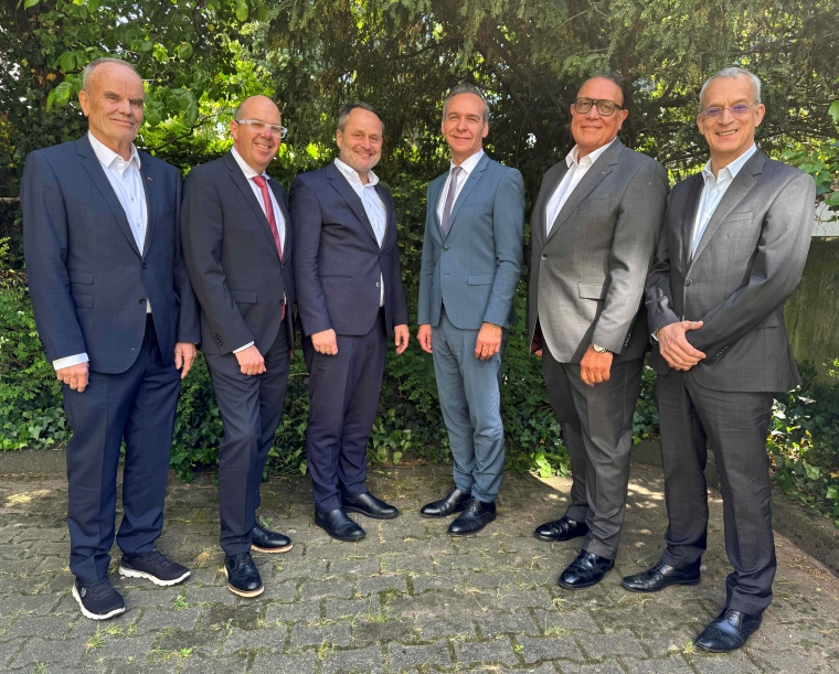 (v.l.n.r.): Lothar Ebert, Stellvertretender Vorsitzender EVKK-Aufsichtsrat,...