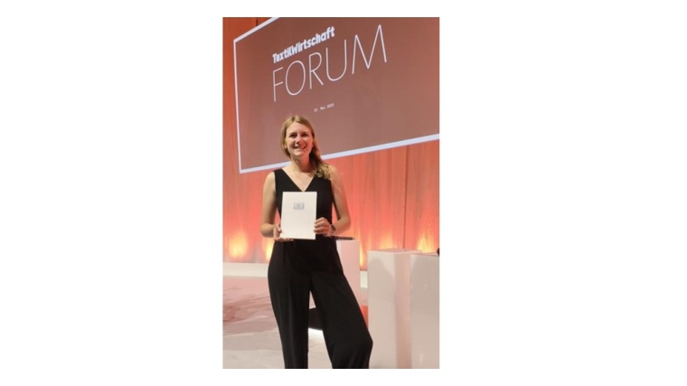 Roxana Ley mit Urkunde Foto: privat