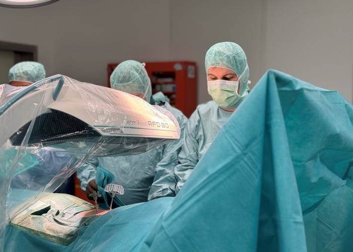 Anwendung der minimal-invasiven Frequenzablation im Operationssaal Foto:...