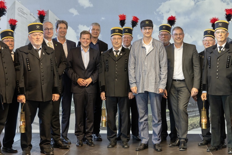 Prof. Smektala und PD Dr. Beck mit dem Ruhrkohle-Chor Foto: Knappschaft...