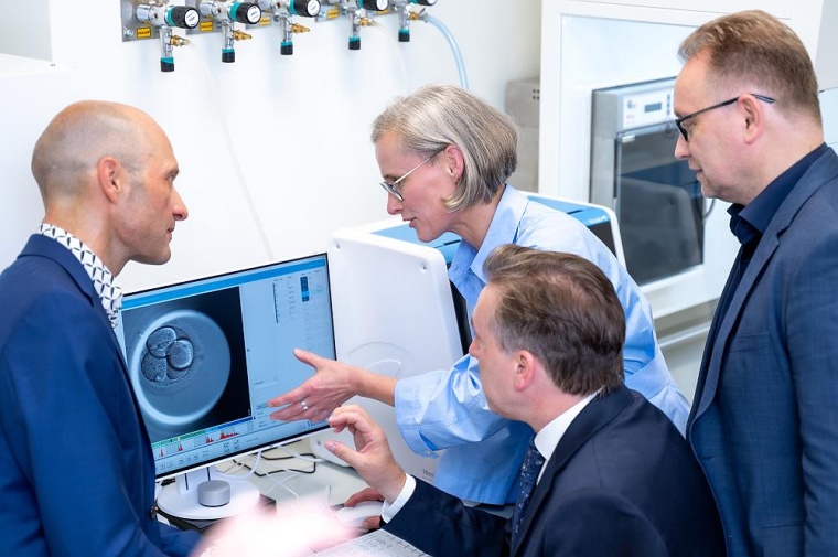 v.l.: Prof. Dr. Gregor Seliger, Leiter Kinderwunschzentrum, Katrin Pribbernow,...