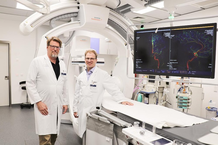 Jede Minute zählt: Die beiden Chefärzte Univ.-Prof. Dr. Jan Liman (re.,...