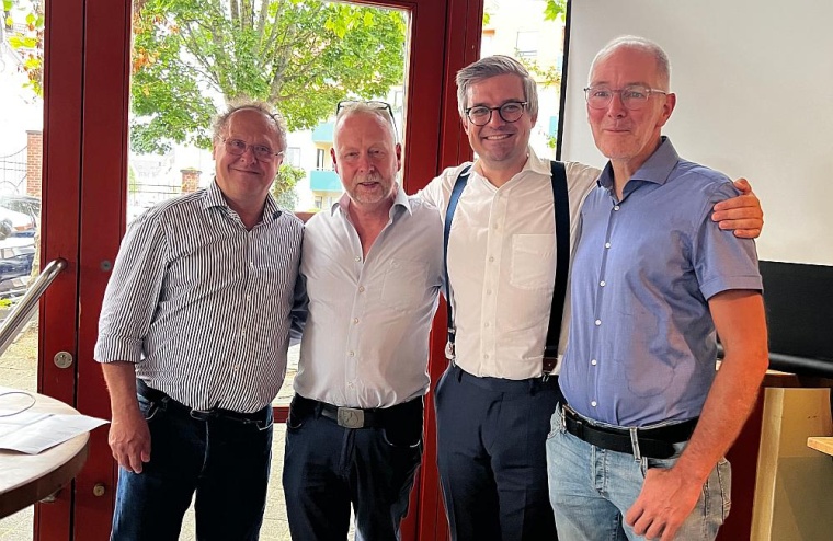 (v.l.): Dr. Claus Schneider, Prof. Jens Standop, Dr. Clemens Schotten, Dr. Knut...