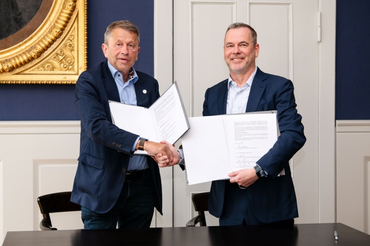 Prof. Dr. Heyo K. Kroemer, Vorstandsvorsitzender der Charité, und Prof. Dr....