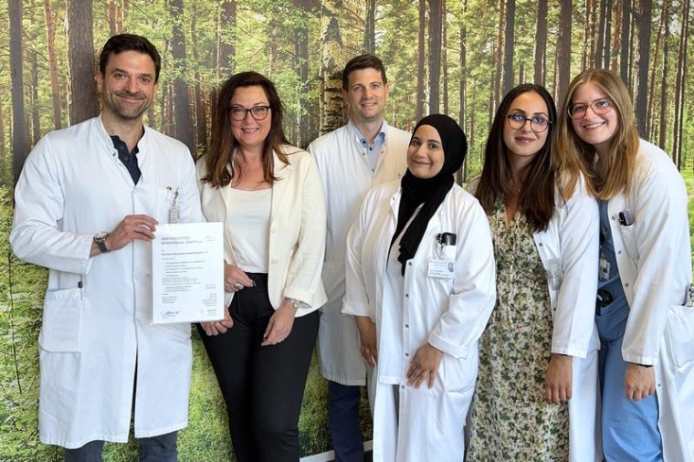 (v. l.): Priv.-Doz. Dr. Robert Rehmann, Claudia Schlemminger (Vorsitzende...