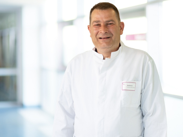 Dr. med. Clemens Liebrich hat die Leitung der Klinik für Gynäkologie und...