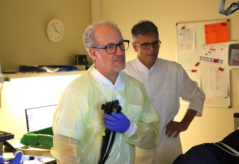 Dr. Klaus Metter (li.) und Prof. Dr. Franz Ludwig Dumoulin bei einer ESD; Foto:...