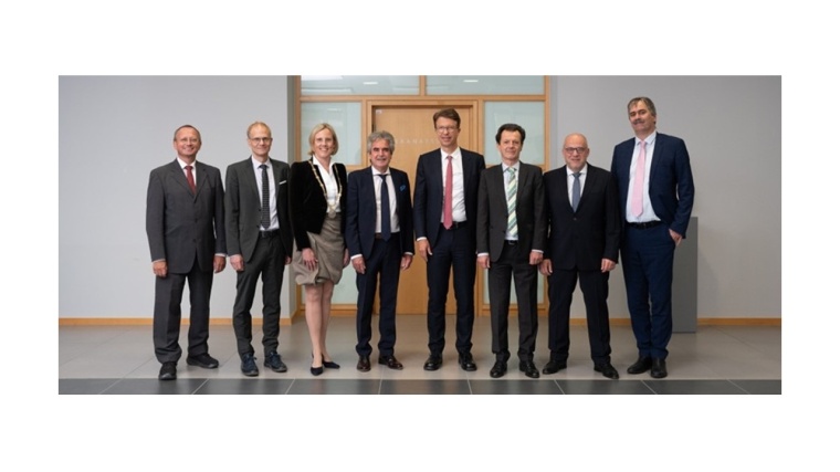 Prof. Klaus-Peter Günther wurde feierlich verabschiedet: (v.l.) Prof. Henning...