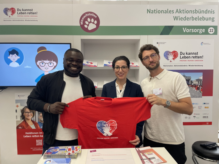 Gerald Asamoah, Ilknur Ergeç, Geschäftsstellenleiterin Nationales...