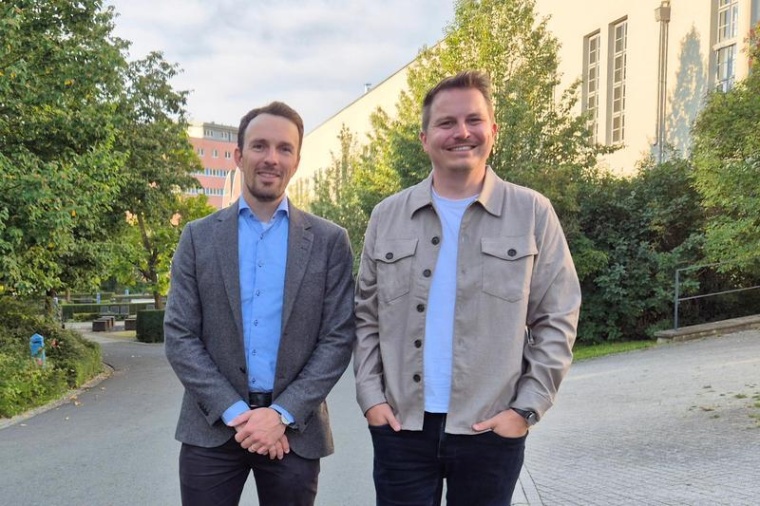 Prof. Dr. Steffen Beese (li. im Bild) und Prof. Dr. Philipp Heßler von der...