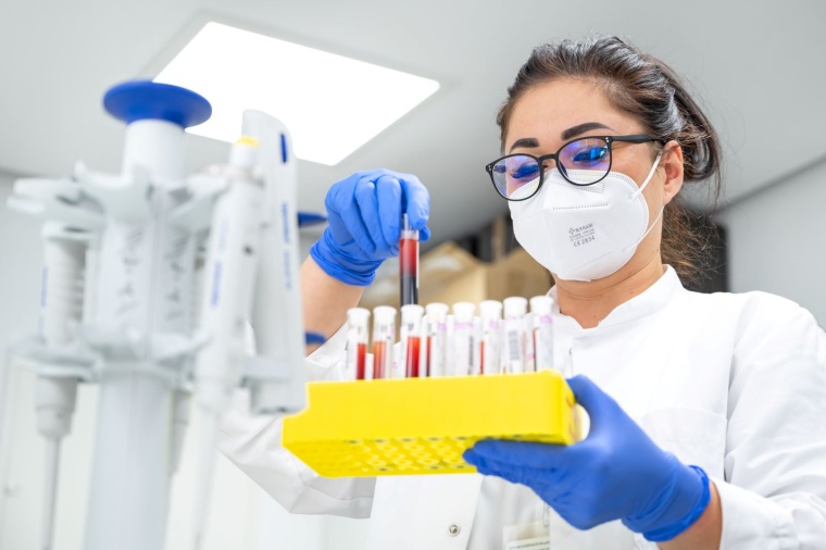 Die aufbereiteten Bioproben werden langfristig haltbar gemacht und bereichern...