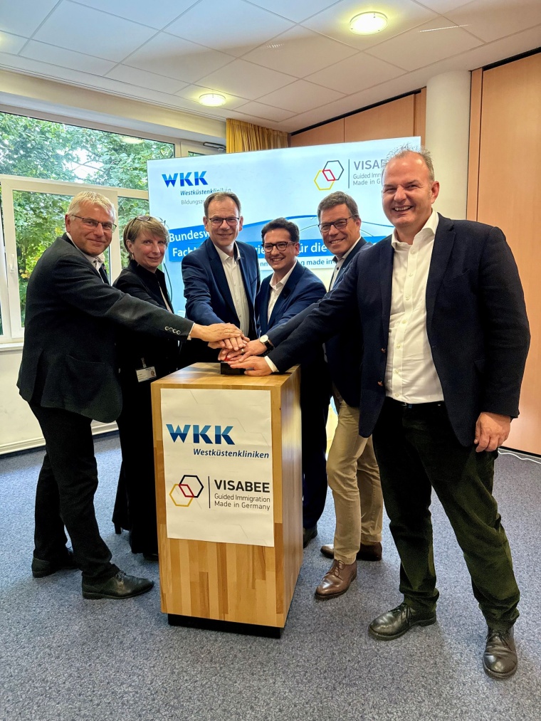 Drückten gemeinsam den symbolischen Startknopf für die Kooperation: Der...