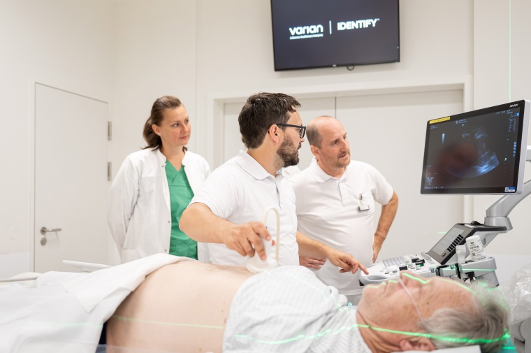 Für die interstitielle Brachytherapie arbeiten Expert*innen der Klinik für...