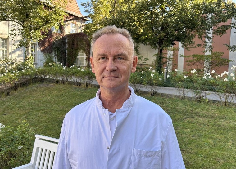 Dr. med. Jan Furtag, Departmenleiter des Zentrums für Wirbelsäulenchirurgie,...