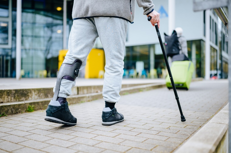 Eine Spastik nach Schlaganfall kann die Mobilität der Betroffenen stark...