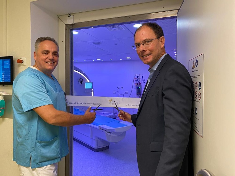 Chefarzt Prof. Dr. Christoph Weber und Geschäftsführer Andreas Schneider bei...