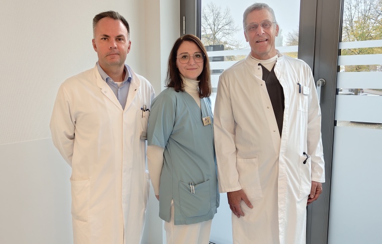 Dr. Michael Arfmann (r.) hat nach zwei Jahrzehnten das Zentrum für...