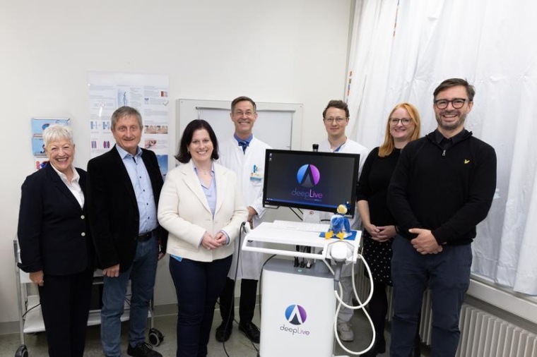 Nahmen das neue OCT-Gerät in Empfang (v.li.): Cäcilia Mischko, Günther...