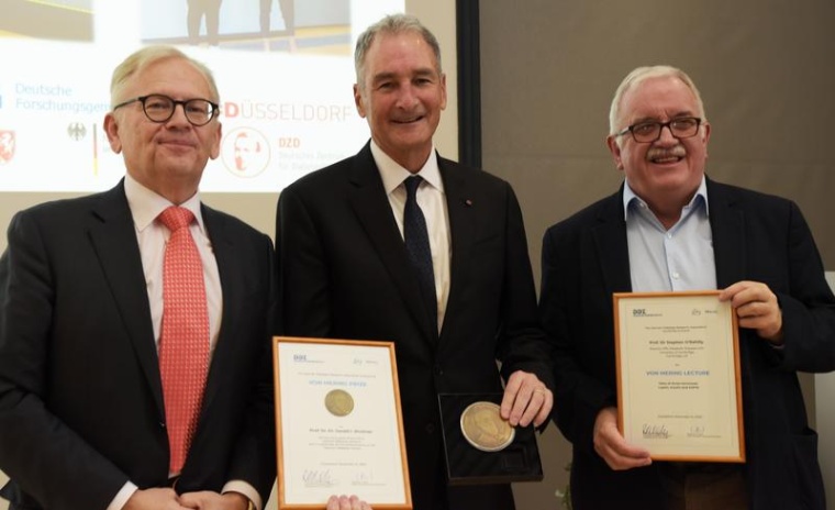 DDZ-Geschäftsführer Prof. Michael Roden, Preisträger Prof. Gerald I. Shulman...