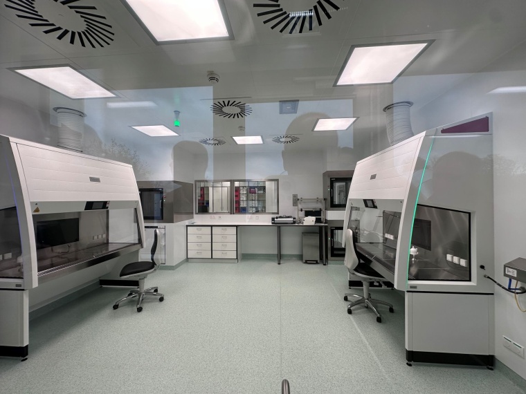 Blick in einen neuen Reinraum, der allerdings noch nicht in Betrieb ist. Die...