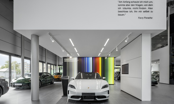 Foto: Henrik Schipper Photography. In einer High-End-Retailfläche schafft der...