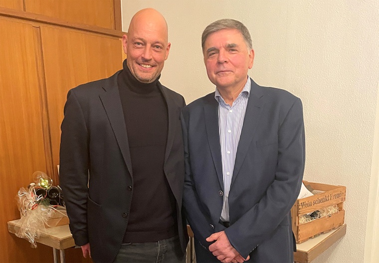 Stabwechsel: Dr. Sebastian Kreienborg (links) wird neuer Chefarzt der...