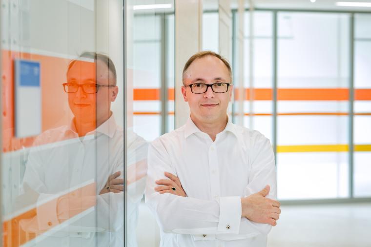 Prof. Oliver Hayden; Translatum