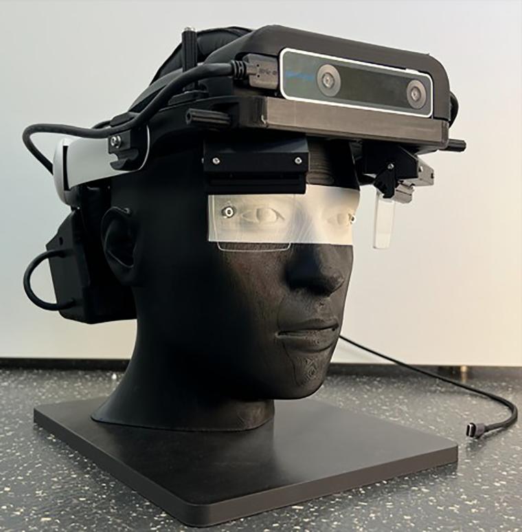 Demonstrator der von den Wissenschaftlern entwickelten Augmented-Reality-Brille