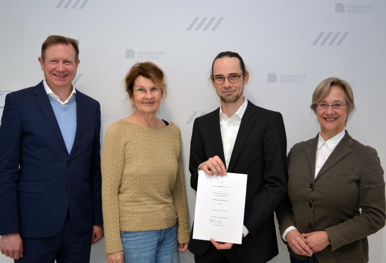 v.l.n.r.: Dr. Niklas Cruse, Geschäftsführer Klinikum Lippe, Univ.-Prof. Dr....