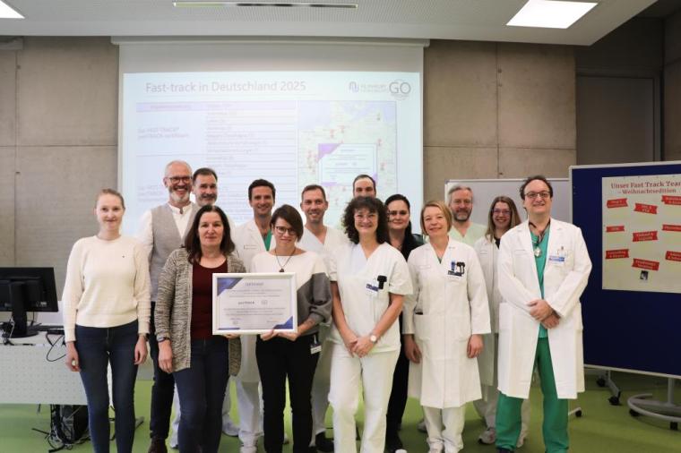 Übergabe des periTRACK-Zertifikats: Die Klinik für Allgemein-, Viszeral- und...