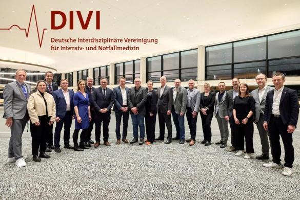 Im Bild von links nach rechts: Schriftführer Prof. Christian Waydhas,...