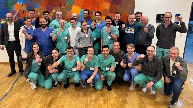 Teilnehmende und Coaches der „Strong International Hearts 2026“.