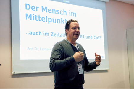 Wirtschaftshistoriker und Digital-Experte Prof. Dr. Klemens Skibicki, ...