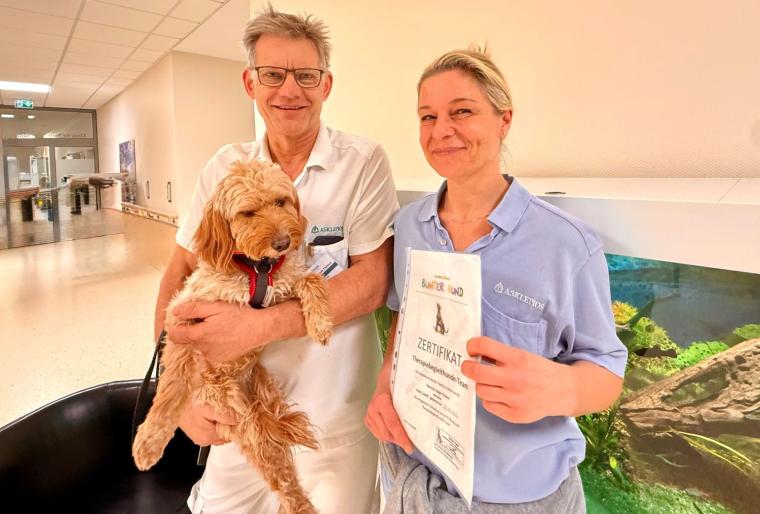 Gemeinsamer Grund zur Freude: Dr.med. Ralph Thinius, Chefarzt der NFR und der...