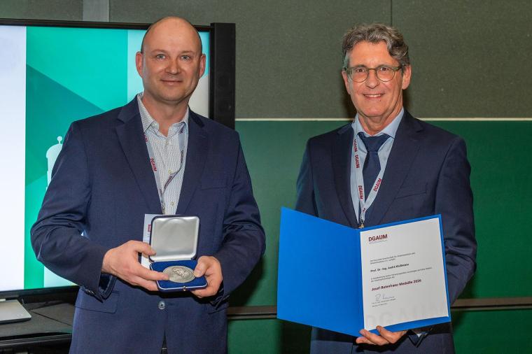 Prof. Dr. André Klußmann und DGAUM-Präsident Professor Thomas Kraus
