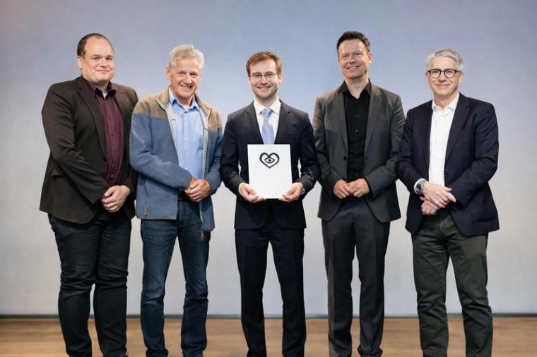 V. l. n. r.: Matthias Bescherer, Sana Kliniken AG; Prof. Armin Welz, DSHF, Dr....