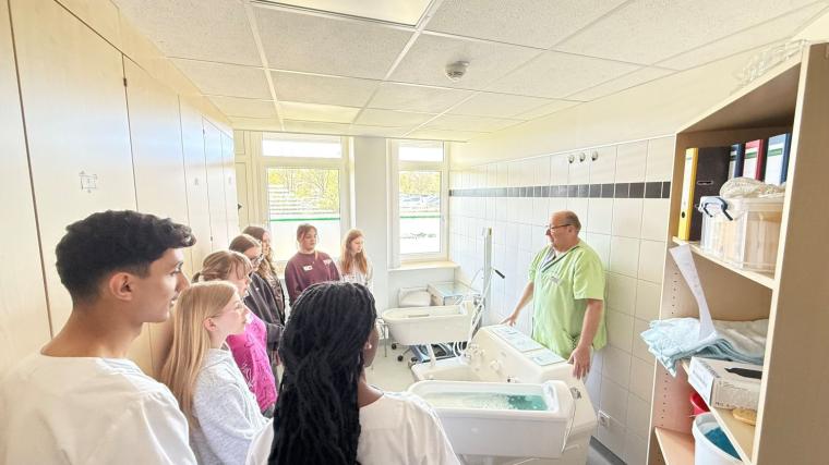 Einblick in die Arbeit und die vielen unterschiedlichen Aufgaben in einer Klinik