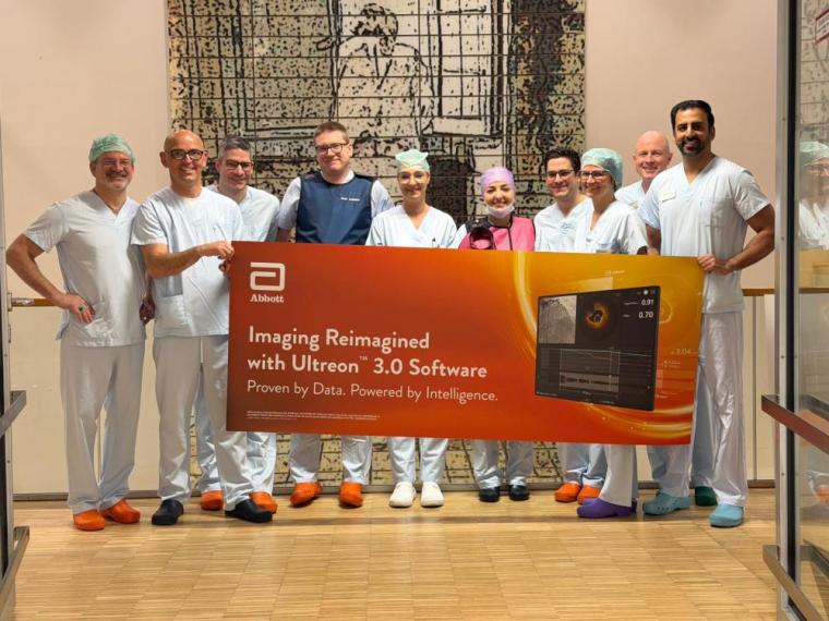 Das Team um PD Dr. Marco Ochs (3.v.l.) und Prof. Dr. David M. Leistner (4.v.l.)...