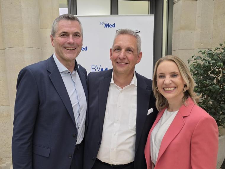 Mark Jalaß (Mitte) mit Stefan Geiselbrechtinger und Dorothee Stamm