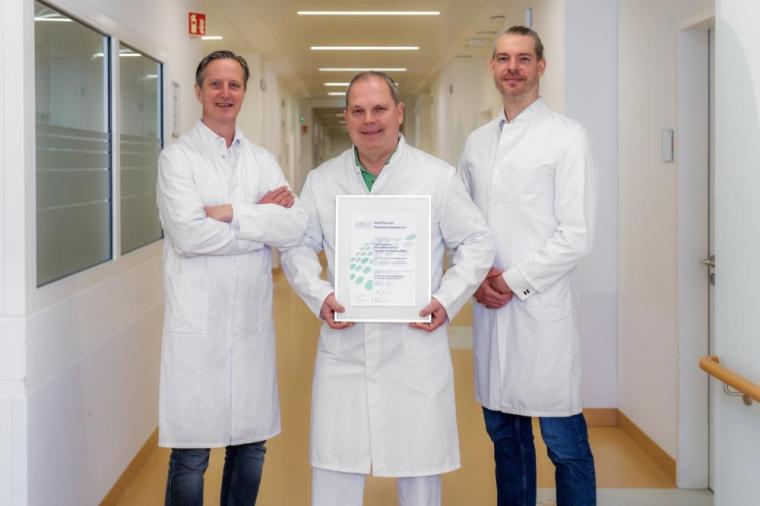 Bestätigte Behandlungsqualität für Patienten mit Prostatakrebs (v.l.n.r.):...