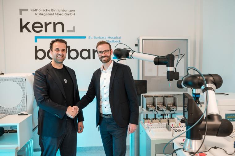 Wassim Saeidi, CEO United Robotics Group, und Bernd Siegmund, Mitglied der...