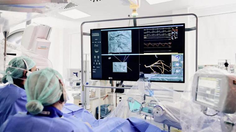 Die Kombination aus Syngo.CT Coronary Cockpit und Syngo PCI Connect liefert...