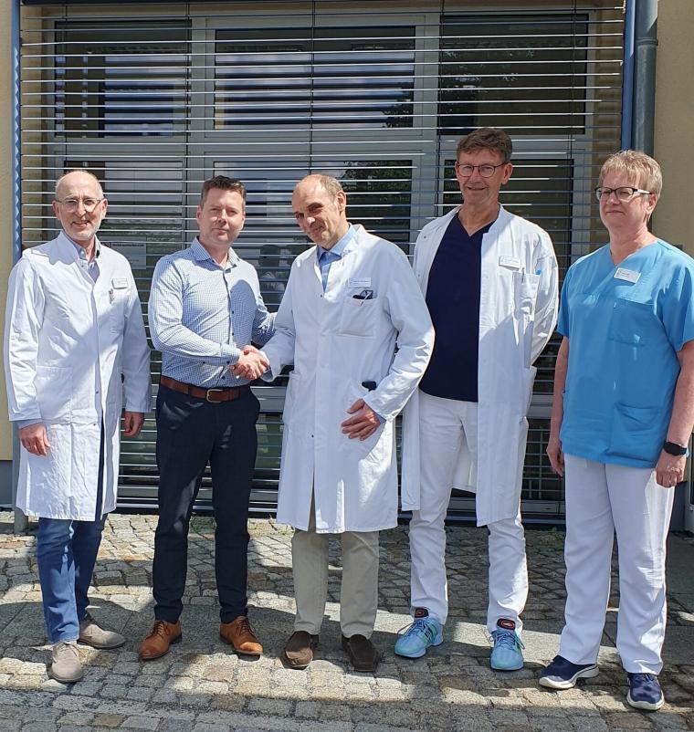 Die Klinikleitung begrüßt Prof. Dr. med. Pereszleny. v.l.: Prof. Dr. med....