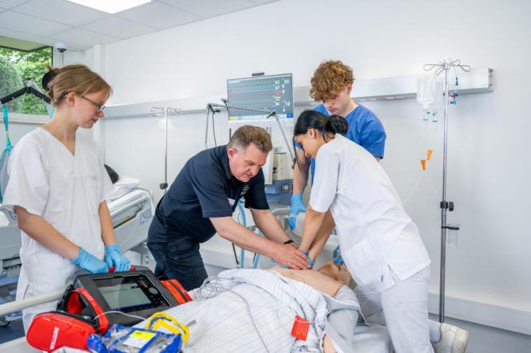 Schulung im neuen Simulationszentrum in Lohne mit Otmar Kolbeck (Lehrkraft...