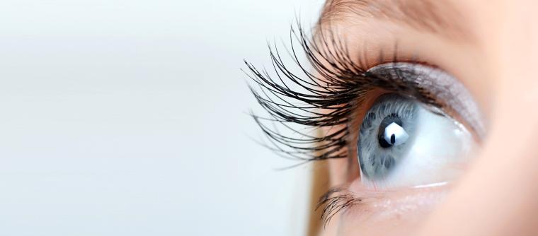Ein Mini-Implantat für bessere Sicht