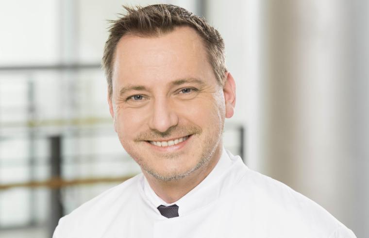 PD Dr. Fabian Höhn, Chefarzt der Augenklinik am Marienhospital Osnabrück, ist...