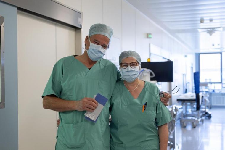 Dr. Petra Degenhardt mit Prof. Dr. Markus Jungehülsing im OP