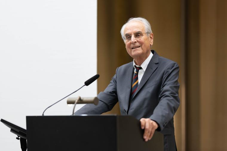 Prof. Dr. med. Klaus Höffken bei der Preisverleihung